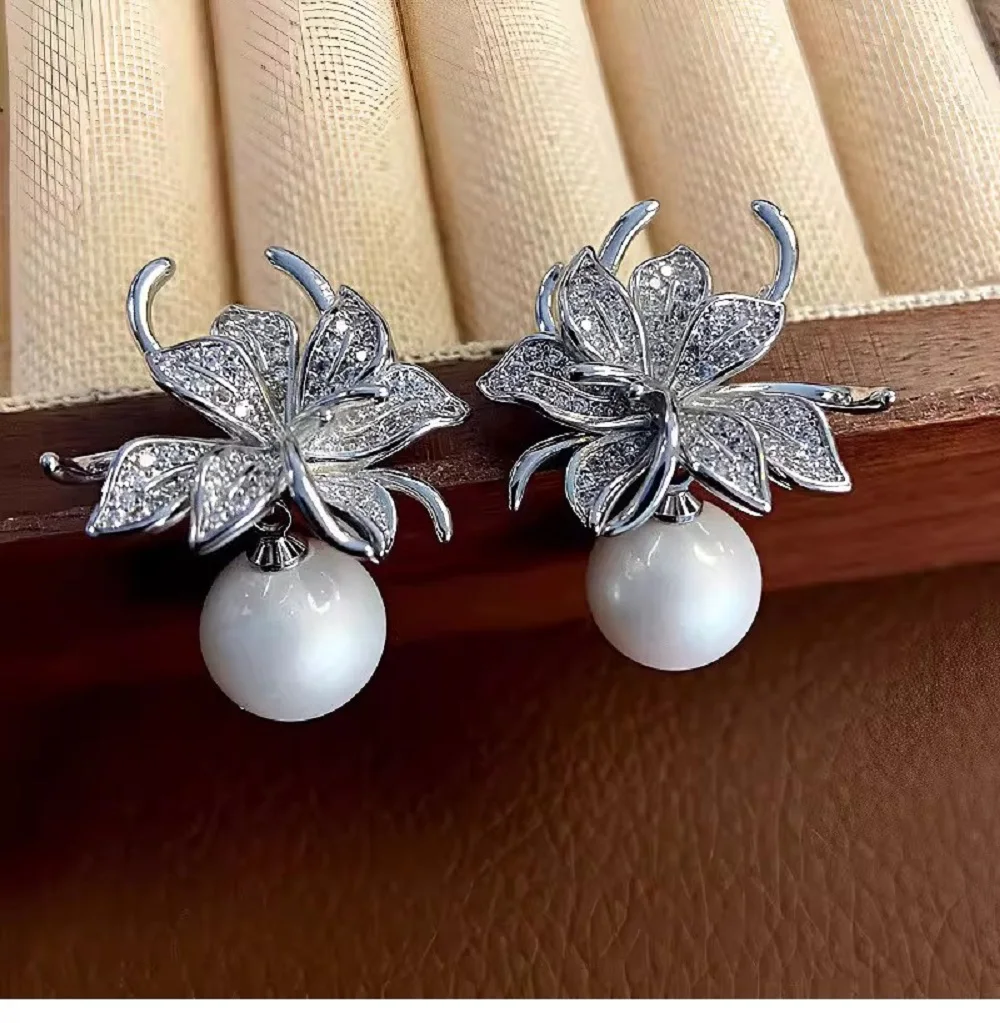 New product micro inlaid zircon natural pearl earrings AAAA8-9mm pearl earrings 925s
New product micro inlaid zircon natural pearl earrings AAAA8-9mm pearl earrings 925s