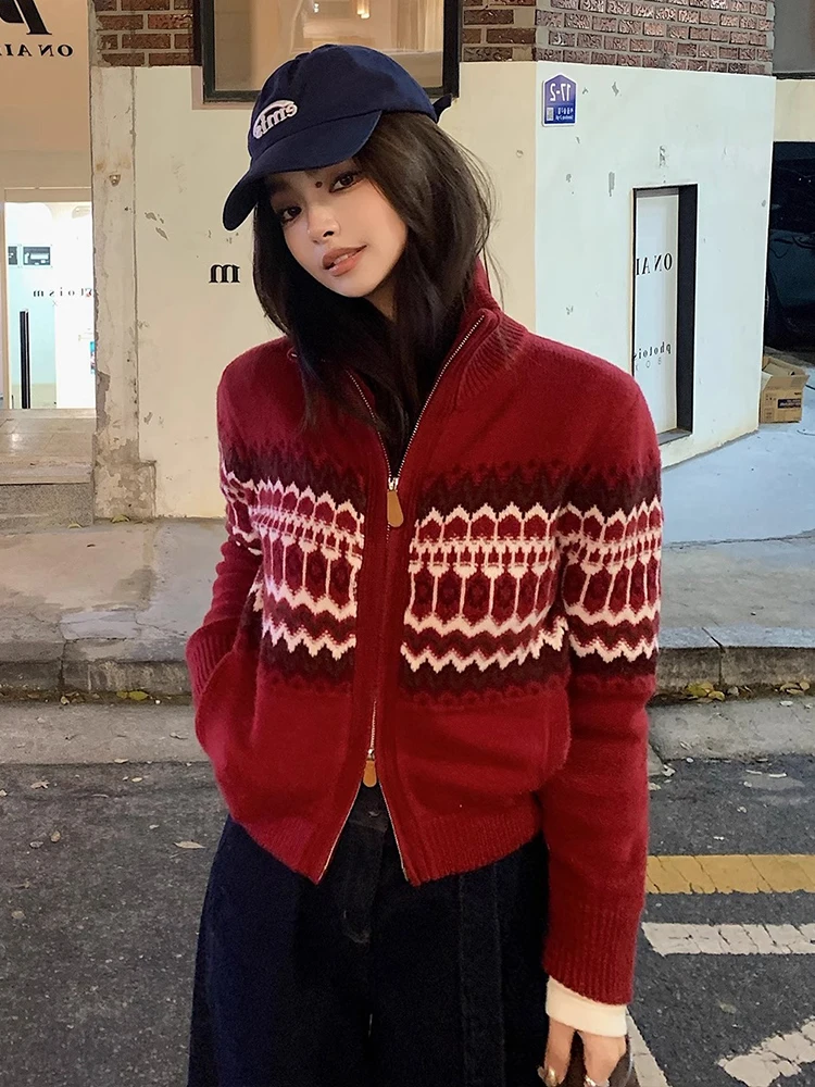 Вязаный свитер-пальто в стиле ретро с узором «Фэр-айл», на молнии или с высоким воротником, женский, осенне-зимний, повседневный, удобный, свободного кроя
Вязаный свитер-пальто в стиле ретро с узором «Фэр-айл», на молнии или с высоким воротником, женский, осенне-зимний, повседневный, удобный, свободного кроя