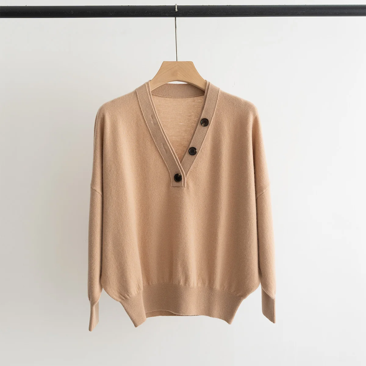 Autumn And Winter New High-Quality Double-Layer V-Neck Loose Drop Shoulder Sleeve Cashmere Wool Blended Yarn For Women
Autumn And Winter New High-Quality Double-Layer V-Neck Loose Drop Shoulder Sleeve Cashmere Wool Blended Yarn For Women