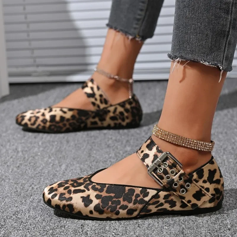 Retro Women's Flat Shoes Leopard Prin One-line Buckle Anti-Slip Sole Leisure Daily Spring Roman Comfortable Zapatillas De Mujer
Retro Women's Flat Shoes Leopard Prin One-line Buckle Anti-Slip Sole Leisure Daily Spring Roman Comfortable Zapatillas De Mujer
