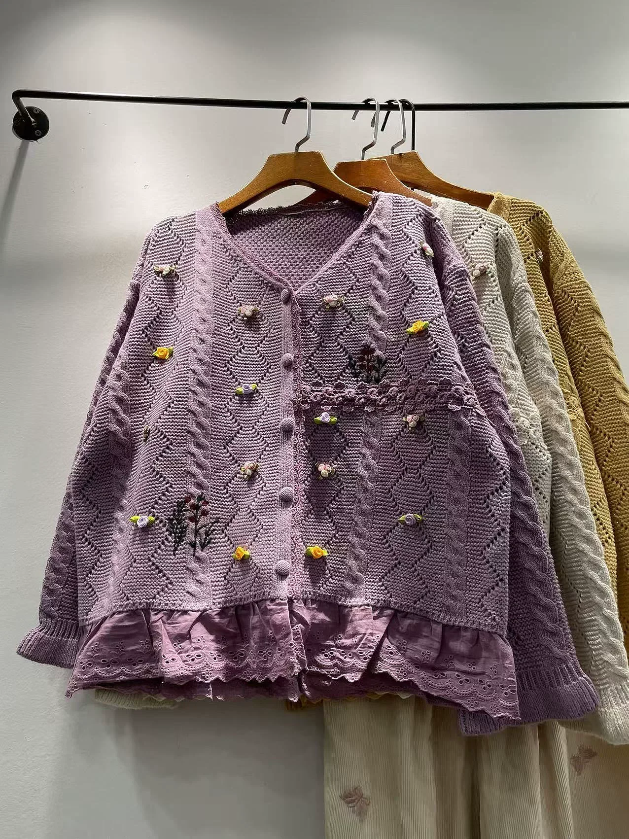 2026 женский свитер в японском стиле мори для девочек, хлопковый свитер с v-образным вырезом, бежевый, желтый, фиолетовый, вязаный свитер, кардиган, рождественский свитер
2026 женский свитер в японском стиле мори для девочек, хлопковый свитер с v-образным вырезом, бежевый, желтый, фиолетовый, вязаный свитер, кардиган, рождественский свитер