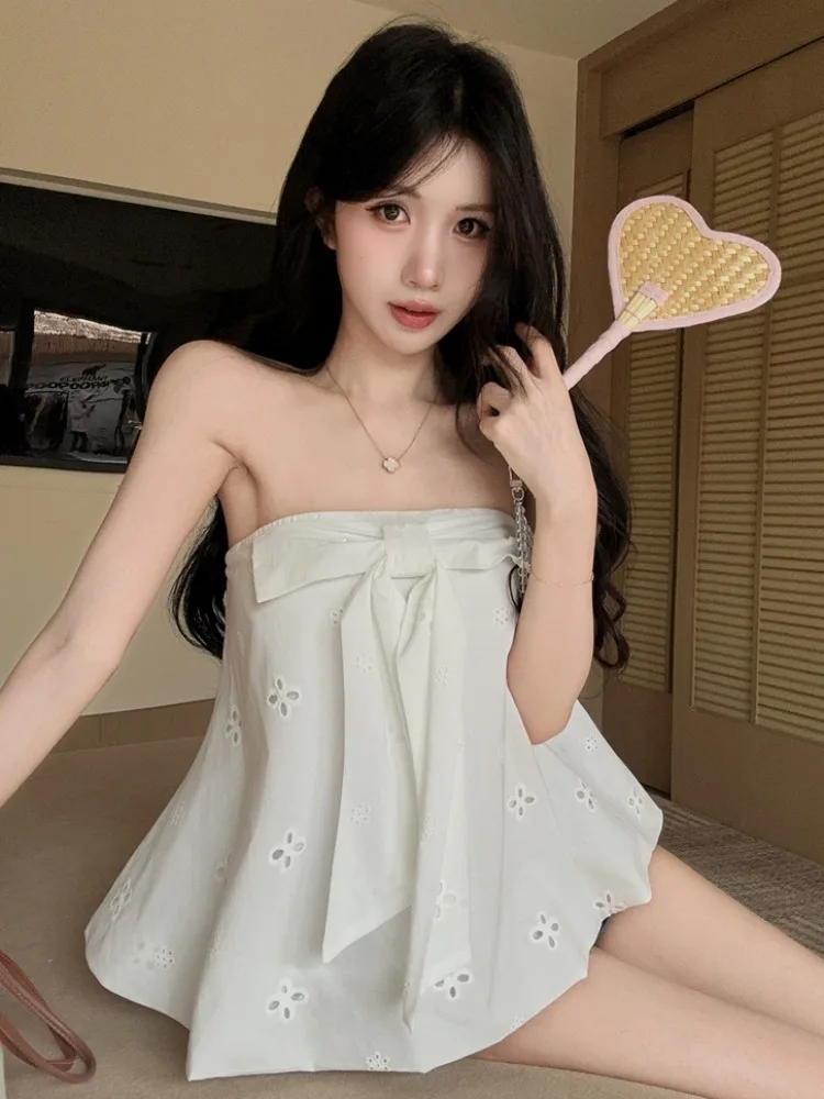 Elegant Embroidered Short Top with Knot Hollow out Design for Women Summer Outerwear Korean Style Standard Fit
Elegant Embroidered Short Top with Knot Hollow out Design for Women Summer Outerwear Korean Style Standard Fit