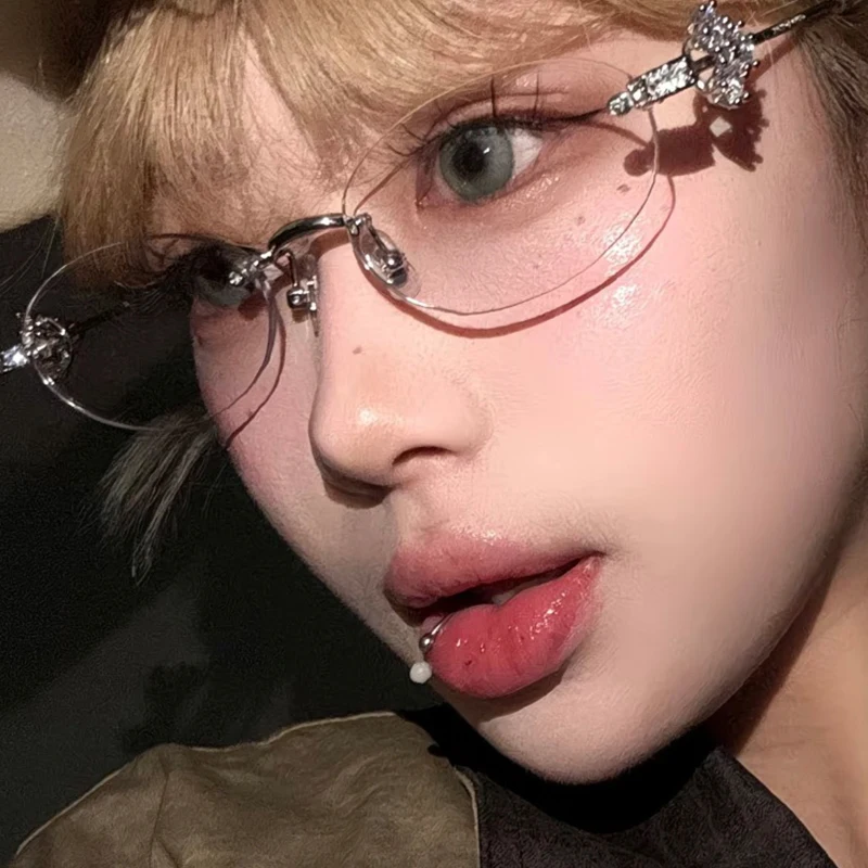 1PCS Retro Rimless Polygonal Diamond Glasses Y2K Oval Shaped Fashion Anti-Blue Light Sunglasses Decorative Gifts for Women Men
1PCS Retro Rimless Polygonal Diamond Glasses Y2K Oval Shaped Fashion Anti-Blue Light Sunglasses Decorative Gifts for Women Men