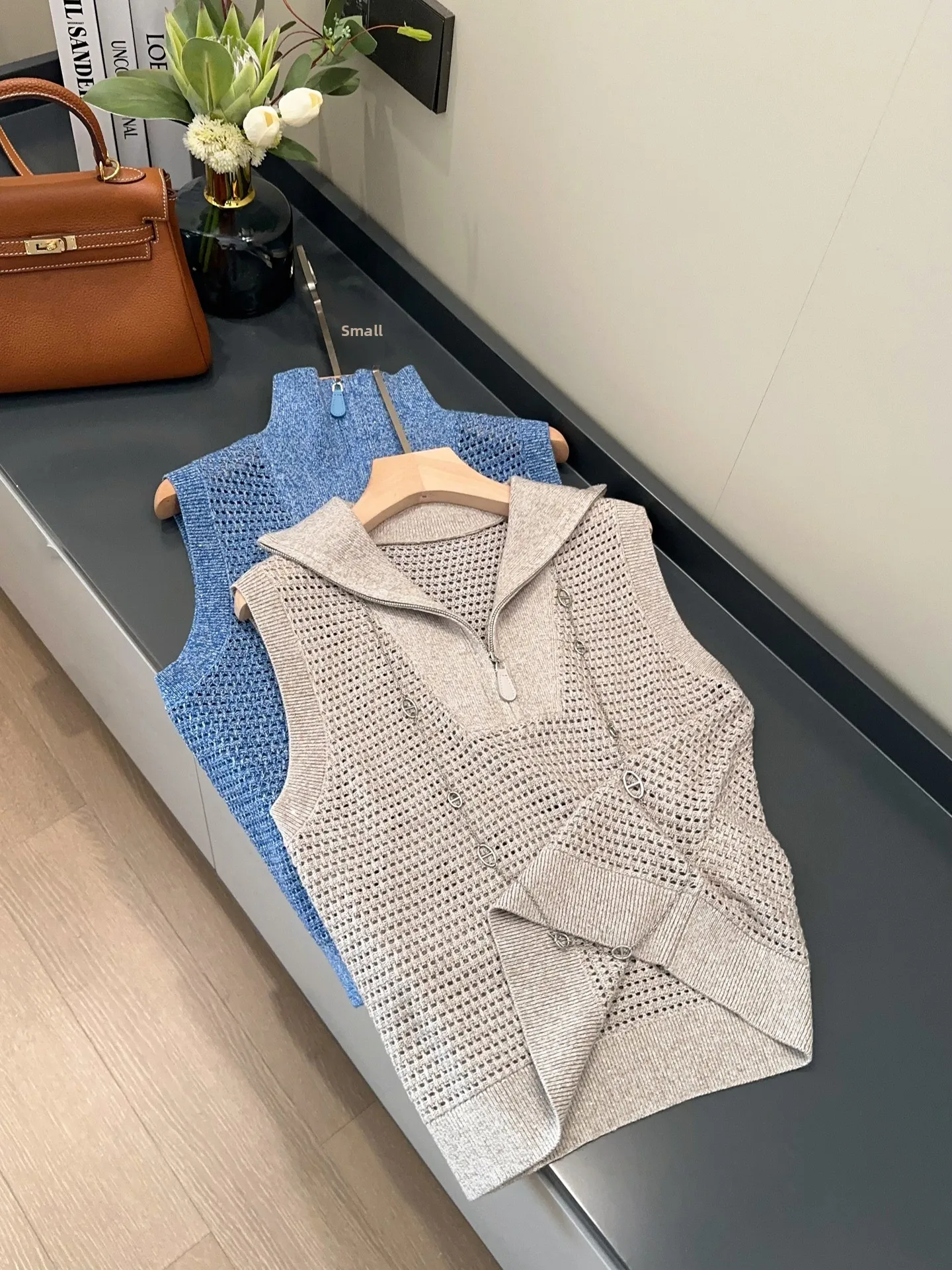 Fashionable Short Sleeve Knitted Vest Women's Shiny Thread Half Zip Hollow out Vest Loose Fit Medium Softness Wool Blend
Fashionable Short Sleeve Knitted Vest Women's Shiny Thread Half Zip Hollow out Vest Loose Fit Medium Softness Wool Blend