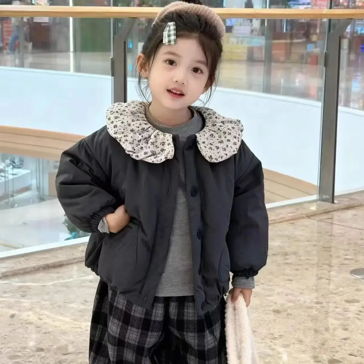 Baby girl cotton coat winter new style children's Korean version doll collar thick cotton jacket
Baby girl cotton coat winter new style children's Korean version doll collar thick cotton jacket