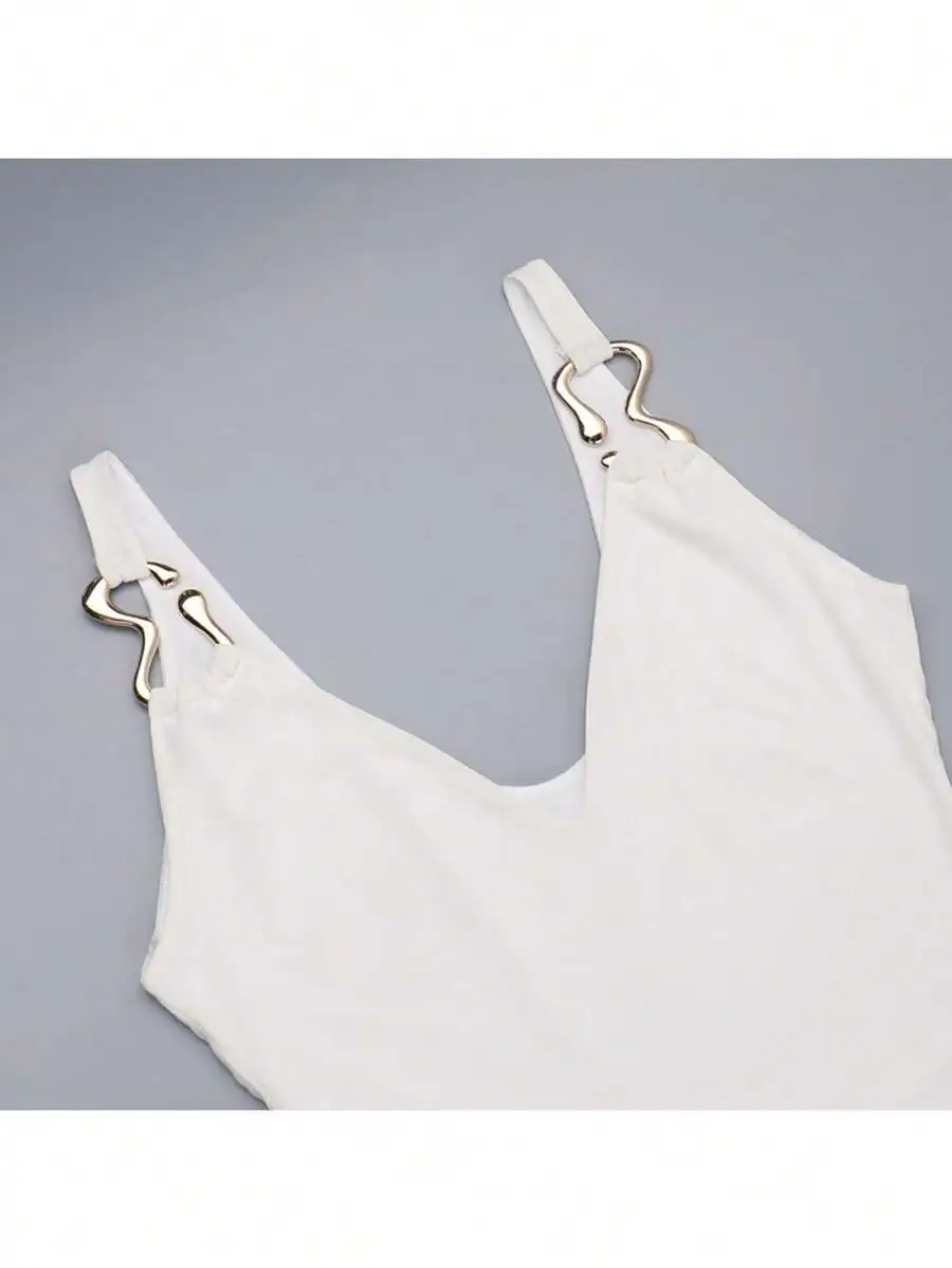 2026 White Sheer A-Line Maxi Dress With Unique Gold S-Shaped Strap Clips And plunging V-Neck For Festive Occasions
2026 White Sheer A-Line Maxi Dress With Unique Gold S-Shaped Strap Clips And plunging V-Neck For Festive Occasions