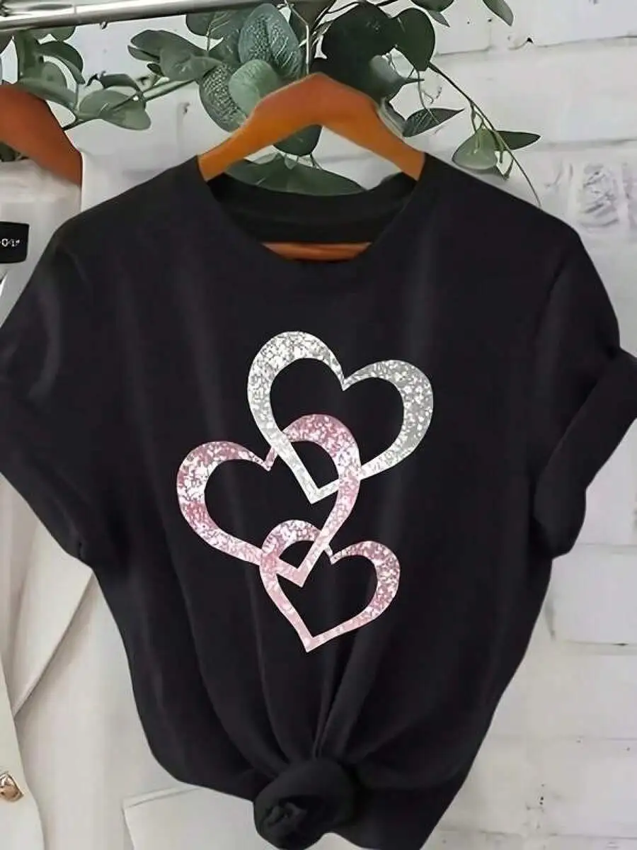 Plus Size Women Casual Round Neck Short Sleeve T-Shirt Black With White Heart Print
Plus Size Women Casual Round Neck Short Sleeve T-Shirt Black With White Heart Print