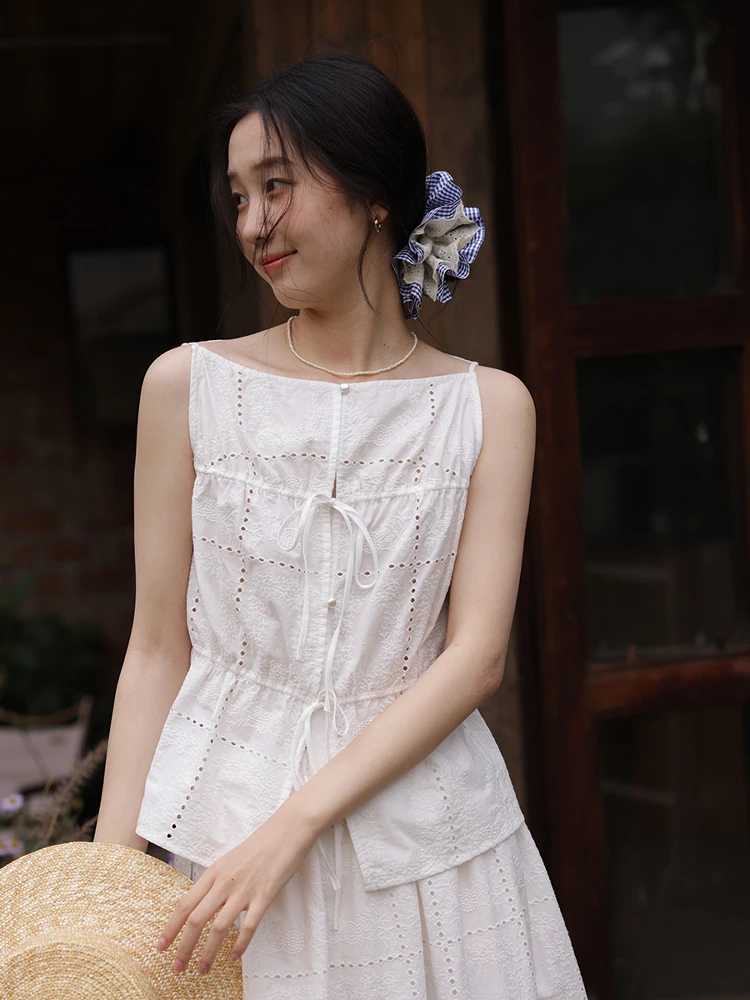 MUNNS2026SS Women's Retro Pure Cotton White Button Vest Shirt Hollow out Summer High-End Feeling Top Short Sleeve round Neck
MUNNS2026SS Women's Retro Pure Cotton White Button Vest Shirt Hollow out Summer High-End Feeling Top Short Sleeve round Neck