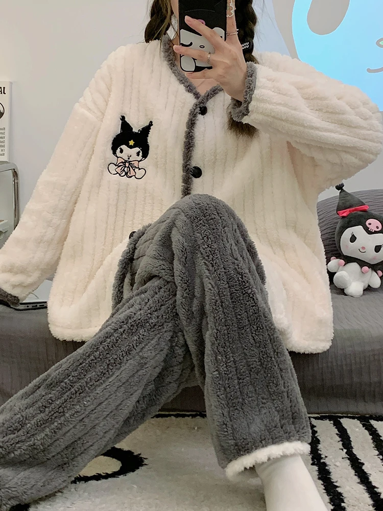 Милые пижамы из кораллового флиса Sanrios аниме Kuromi милые Мультяшные плюшевые толстые зимние теплые пижамы Домашняя одежда подарок на день рождения для девочек
Милые пижамы из кораллового флиса Sanrios аниме Kuromi милые Мультяшные плюшевые толстые зимние теплые пижамы Домашняя одежда подарок на день рождения для девочек
