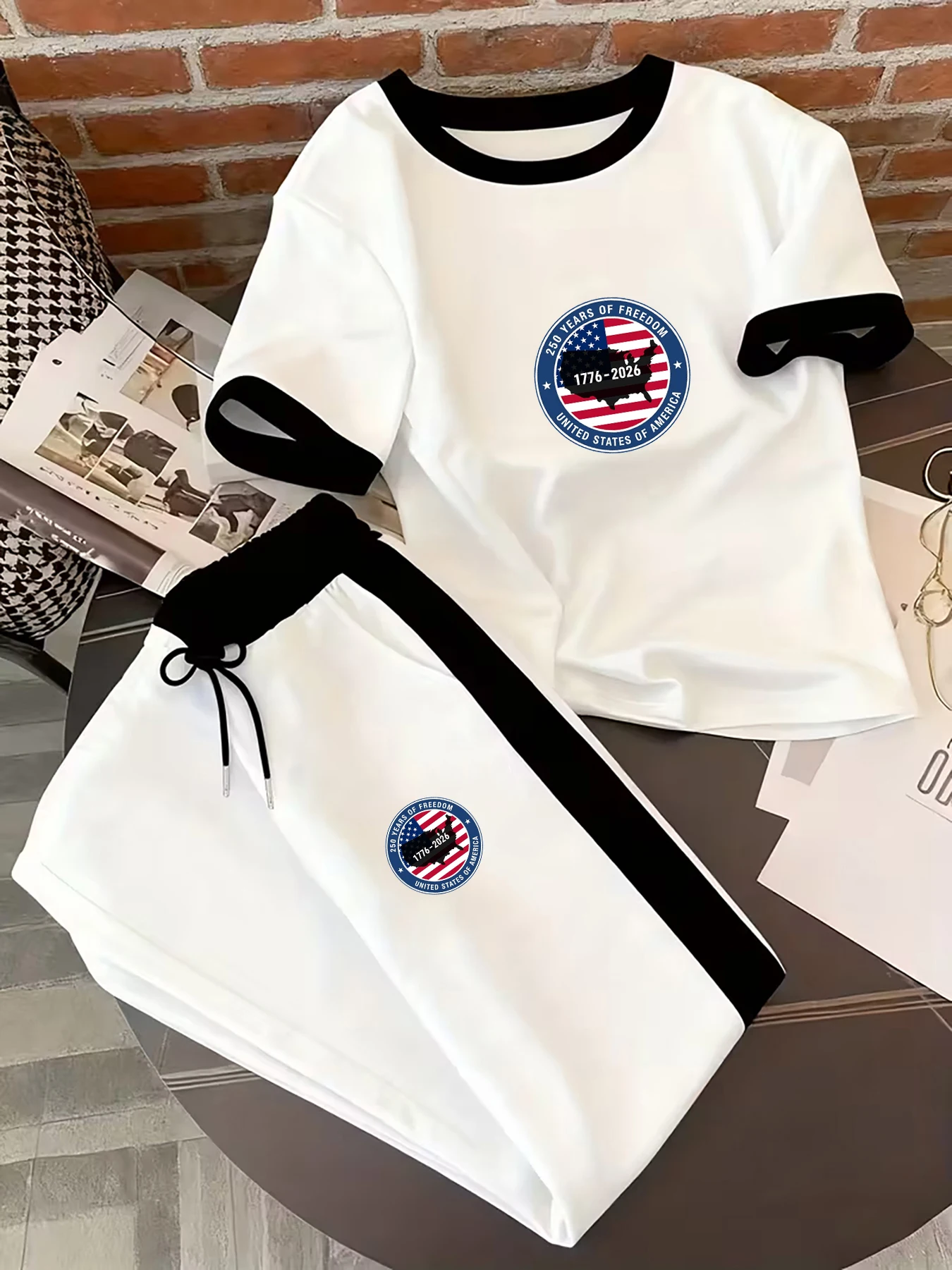 Spring/Summer Color-Block American 250Th Anniversary Commemorative Print Casual Set: Short-Sleeve T-Shirt + Side-Stripe Jogger Pants Two-Piece Set
Spring/Summer Color-Block American 250Th Anniversary Commemorative Print Casual Set: Short-Sleeve T-Shirt + Side-Stripe Jogger Pants Two-Piece Set