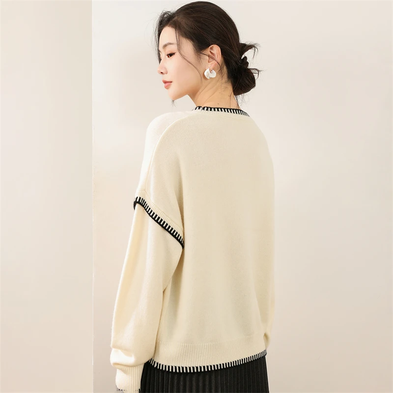 Осень-зима 2025 г., кашемировый трикотаж, свободный топ, пуловер с длинными рукавами и круглым вырезом, простой дизайн, модный женский свитер из 100% кашемира
Осень-зима 2025 г., кашемировый трикотаж, свободный топ, пуловер с длинными рукавами и круглым вырезом, простой дизайн, модный женский свитер из 100% кашемира