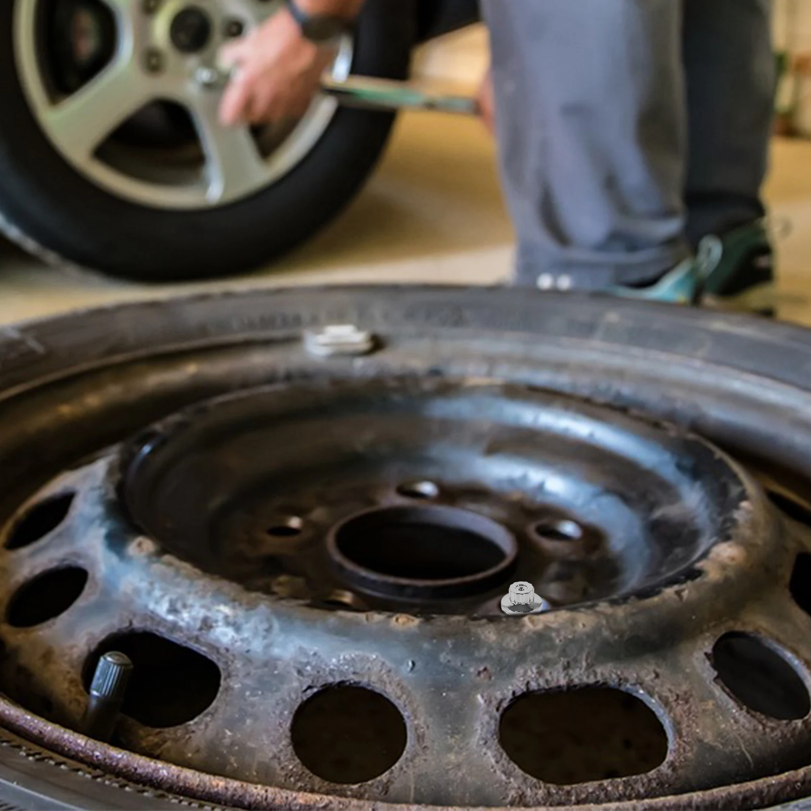 5pcs Lug Nuts Silver Wheel Screws Car Tire Rim Decorative Screw Set Trailer Tires Durable Modern Easy Installation 
5pcs Lug Nuts Silver Wheel Screws Car Tire Rim Decorative Screw Set Trailer Tires Durable Modern Easy Installation