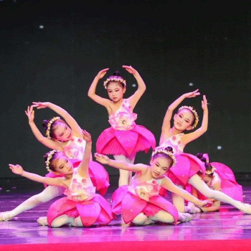 The girl Yulan Xiang performance lotus dance peach blossom blossom open Peng peng dress Guan Yi suit opening dance
The girl Yulan Xiang performance lotus dance peach blossom blossom open Peng peng dress Guan Yi suit opening dance