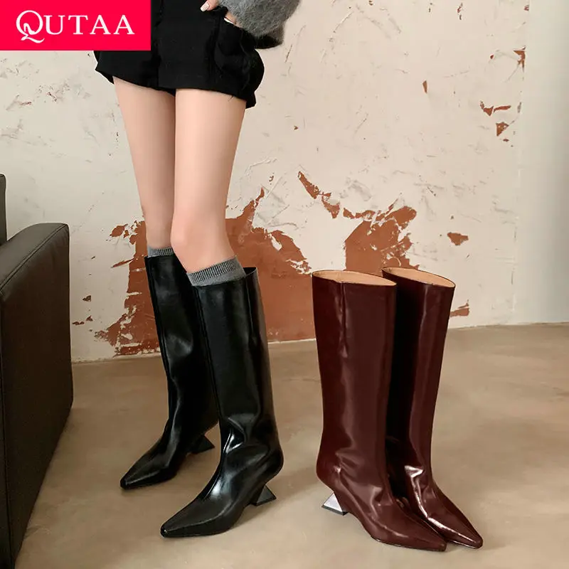 QUTAA 2026, модные женские сапоги до колена из коровьей кожи, длинные сапоги с острым носком, зимние женские модельные туфли на высоком каблуке с морщинами, размеры 34-40 
QUTAA 2026, модные женские сапоги до колена из коровьей кожи, длинные сапоги с острым носком, зимние женские модельные туфли на высоком каблуке с морщинами, размеры 34-40
