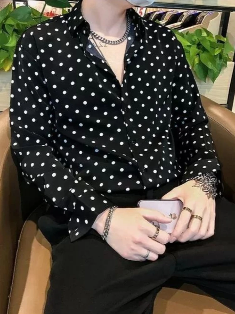 Корейская высококачественная мужская рубашка свободного кроя в корейском стиле, не мнущаяся, с длинным рукавом, черно-белая в горошек, дерзкая, крутая, трендовая
Корейская высококачественная мужская рубашка свободного кроя в корейском стиле, не мнущаяся, с длинным рукавом, черно-белая в горошек, дерзкая, крутая, трендовая