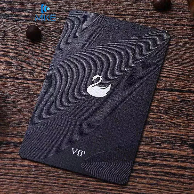Пользовательские сенсорные тиснения Vip белые и черные металлические карты для бизнес-челенства
Пользовательские сенсорные тиснения Vip белые и черные металлические карты для бизнес-челенства