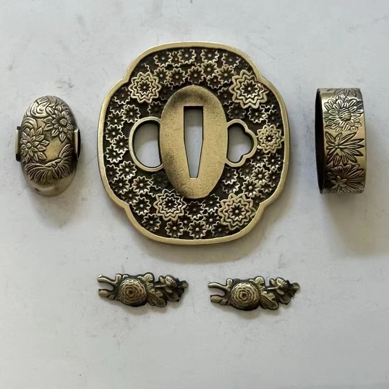 Excellent Sword Part Blade Guard Tsuba Fuchi Kashira Menuki Star Flower For Samurai Katana Saber Tanto Sabre
Excellent Sword Part Blade Guard Tsuba Fuchi Kashira Menuki Star Flower For Samurai Katana Saber Tanto Sabre
