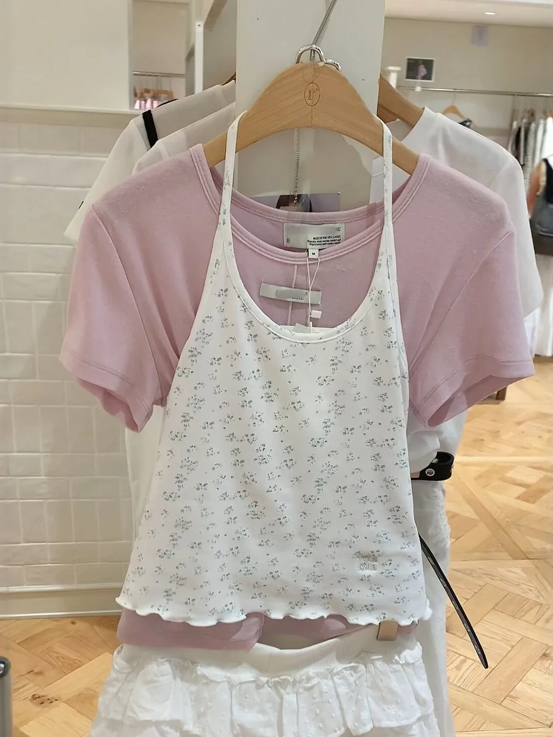 Sweet Floral Print Halter Neck T-Shirt Set Women's Summer Slimming Short Sleeve Two-Piece Suit Breathable Comfortable Casual ...
Sweet Floral Print Halter Neck T-Shirt Set Women's Summer Slimming Short Sleeve Two-Piece Suit Breathable Comfortable Casual ...