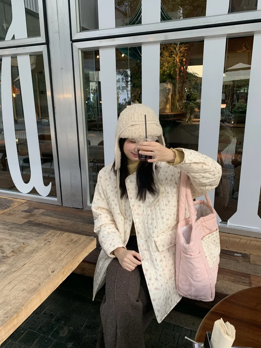 Original Design Lightweight Fce Lined Oversized Floral Print Lazy Cotton Jaet Vintage Winter Outerwear for Women
Original Design Lightweight Fce Lined Oversized Floral Print Lazy Cotton Jaet Vintage Winter Outerwear for Women