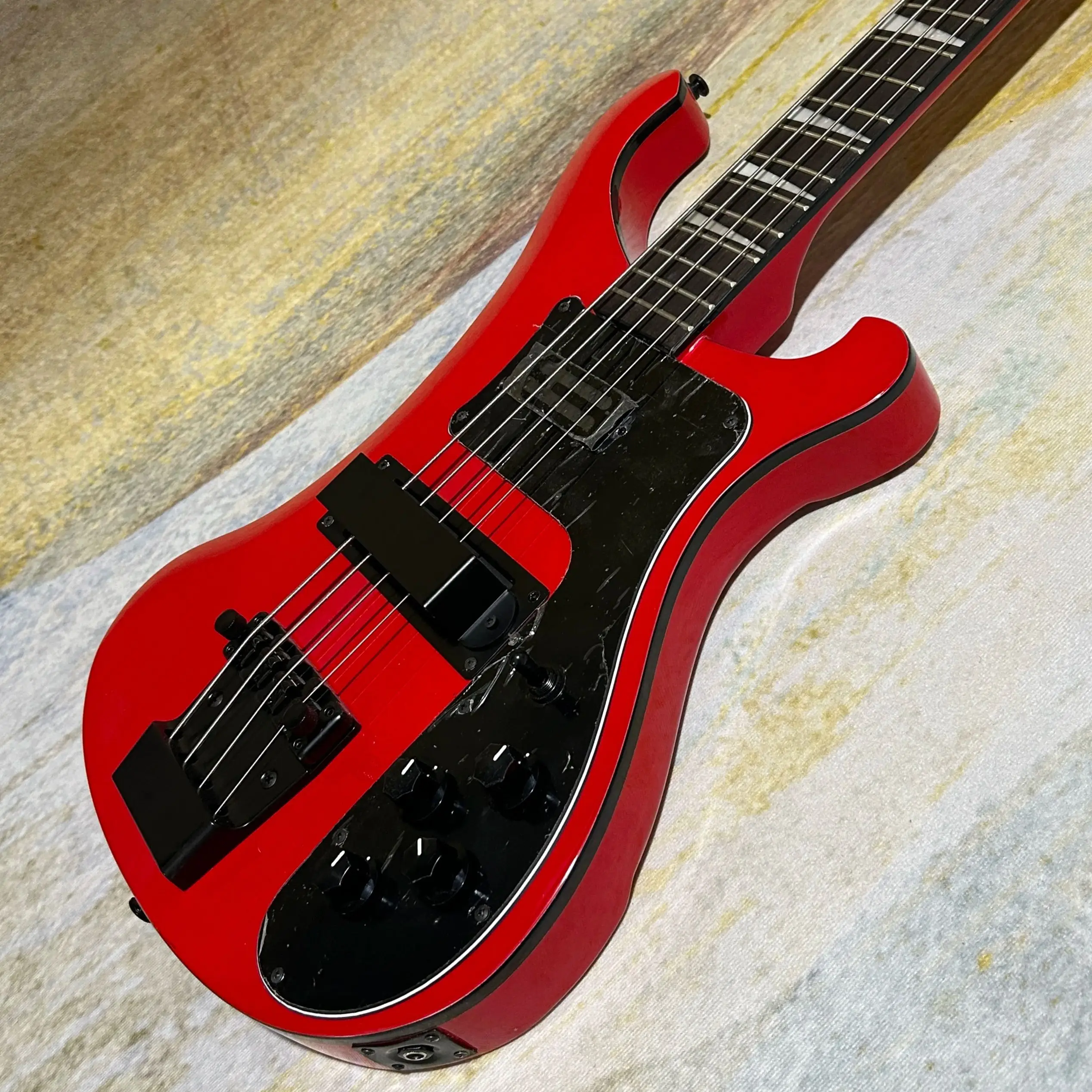 Bass Guitars Rickenback Red Color 844 mm Scale Length 4003 Version
Bass Guitars Rickenback Red Color 844 mm Scale Length 4003 Version