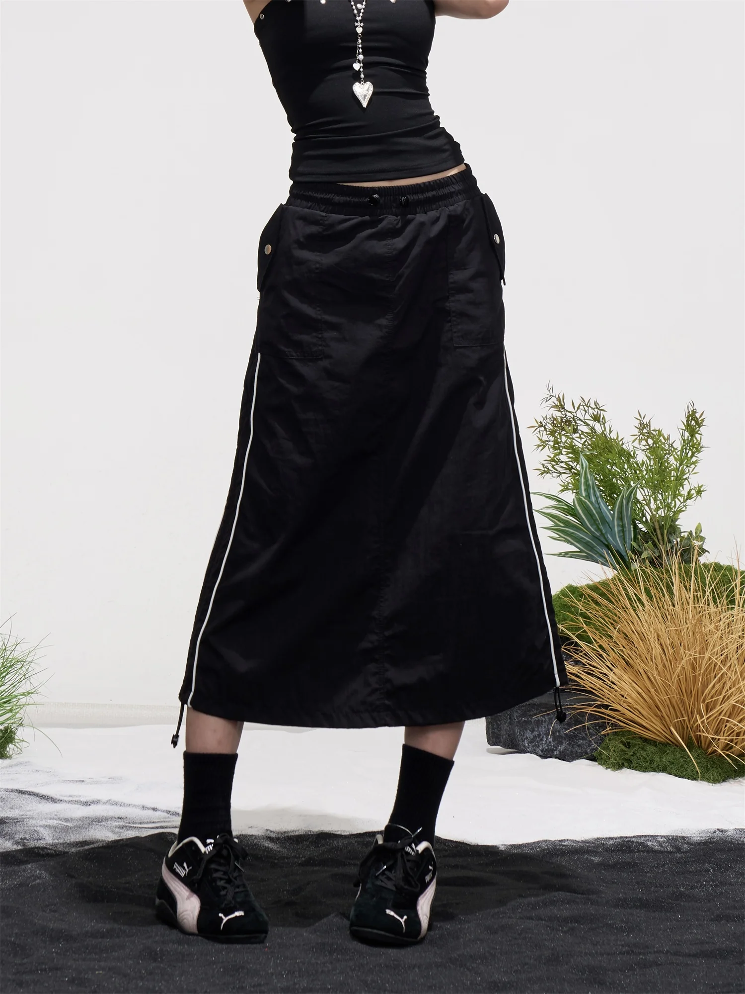 American Retro Side Stripe Half-length Skirt Women Summer High Waist A-line Black Sporty Skirt Ladies High Waist Skirt
American Retro Side Stripe Half-length Skirt Women Summer High Waist A-line Black Sporty Skirt Ladies High Waist Skirt