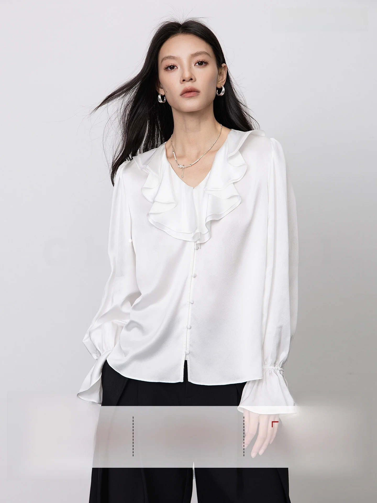 Silk Shirt Women's 22 Momme 3D Lace Cap Sleeve 100 Silk Gathered Flared Sleeve Top Gentle Style Loose Fit Long Sleeve
Silk Shirt Women's 22 Momme 3D Lace Cap Sleeve 100 Silk Gathered Flared Sleeve Top Gentle Style Loose Fit Long Sleeve