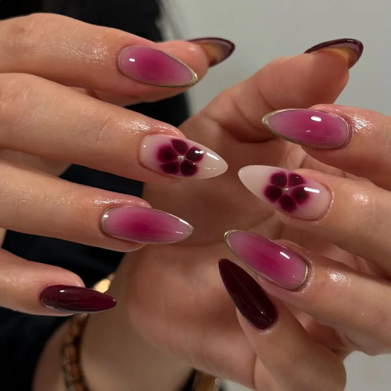 24pcs Almond Press on Nails Hot-Selling Petal Flower Gold-Rimmed Full-Cover Nail Tips for Women&Girl Removable Wearable Nail
24pcs Almond Press on Nails Hot-Selling Petal Flower Gold-Rimmed Full-Cover Nail Tips for Women&Girl Removable Wearable Nail