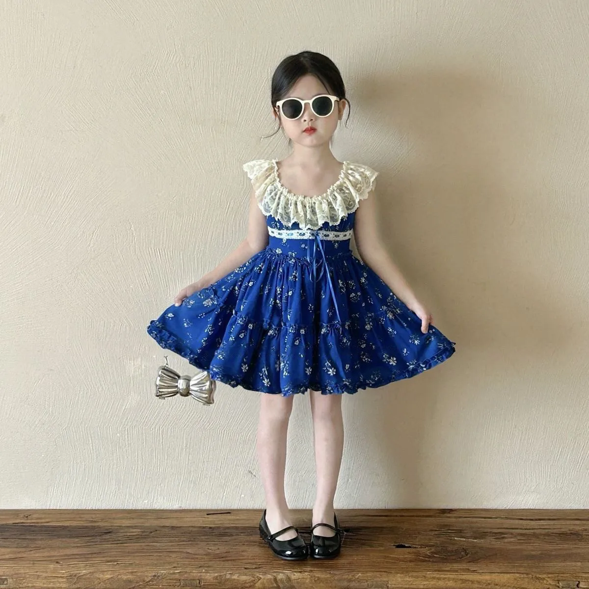 Girls Retro Blue Floral Dress Summer New Children's Lace Backless Camisole Vacation Style Dress
Girls Retro Blue Floral Dress Summer New Children's Lace Backless Camisole Vacation Style Dress