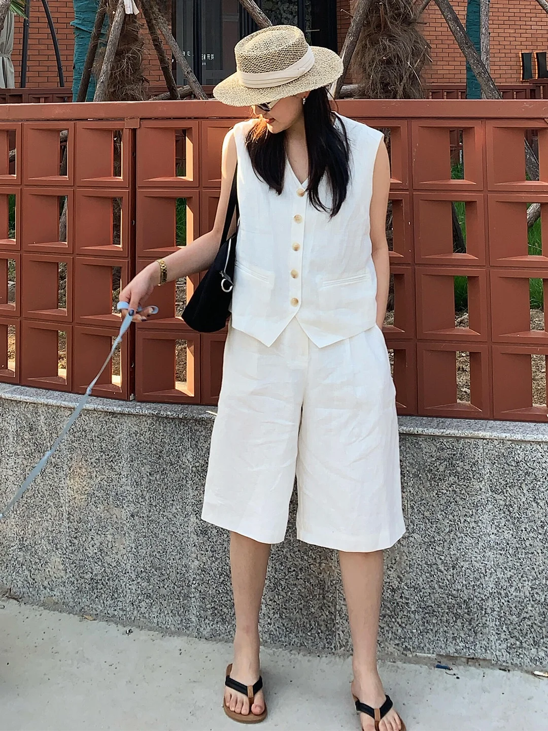 Elegant White Linen Vest Set Women Summer 2026 Casual Simple Suit Vest Shorts Two Piece Set Fashionable V-neck Button Style
Elegant White Linen Vest Set Women Summer 2026 Casual Simple Suit Vest Shorts Two Piece Set Fashionable V-neck Button Style