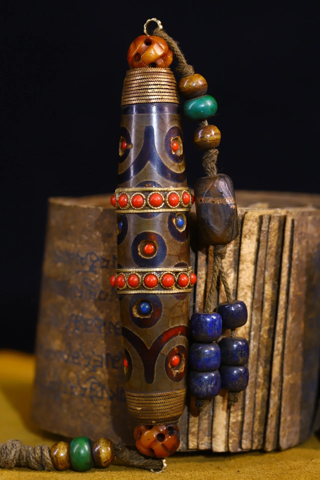 5"Tibetan Temple Collection Old Natural Agate Mosaic Gem gZi Beads Nine eyeballs pendant Amulet magic weapon Town house
5"Tibetan Temple Collection Old Natural Agate Mosaic Gem gZi Beads Nine eyeballs pendant Amulet magic weapon Town house