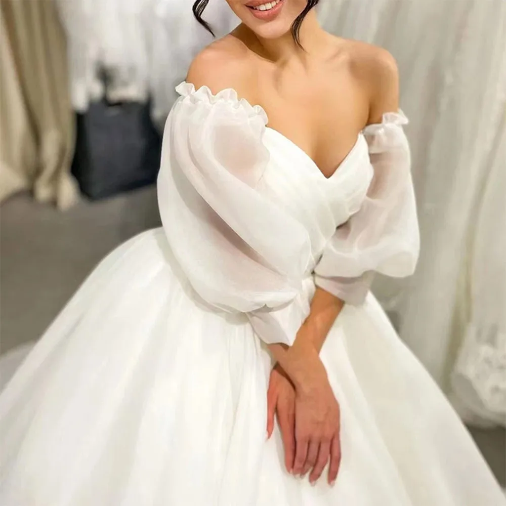 2023 Elegant White A-line Wedding Dress Lantern Sleeve V-neck Open Back Fashion Luxurious Formal Evenning Prom Bridge Ball Gowns
2023 Elegant White A-line Wedding Dress Lantern Sleeve V-neck Open Back Fashion Luxurious Formal Evenning Prom Bridge Ball Gowns