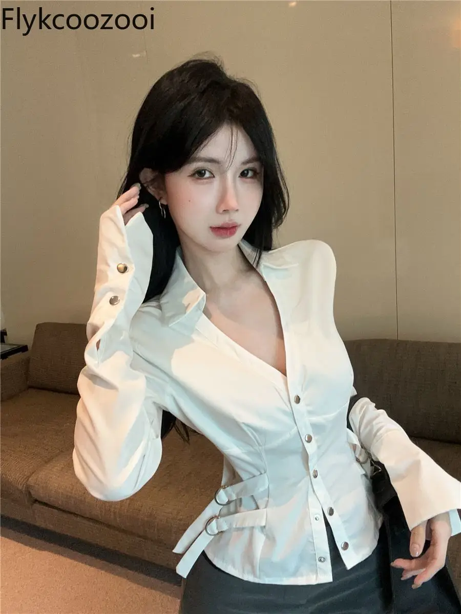 Sexy V-neck Metal Buckle Slim-fit Shirt Women Fashion Girth Retro Flared Sleeve Cardigan Long-sleeved Blouse Women
Sexy V-neck Metal Buckle Slim-fit Shirt Women Fashion Girth Retro Flared Sleeve Cardigan Long-sleeved Blouse Women
