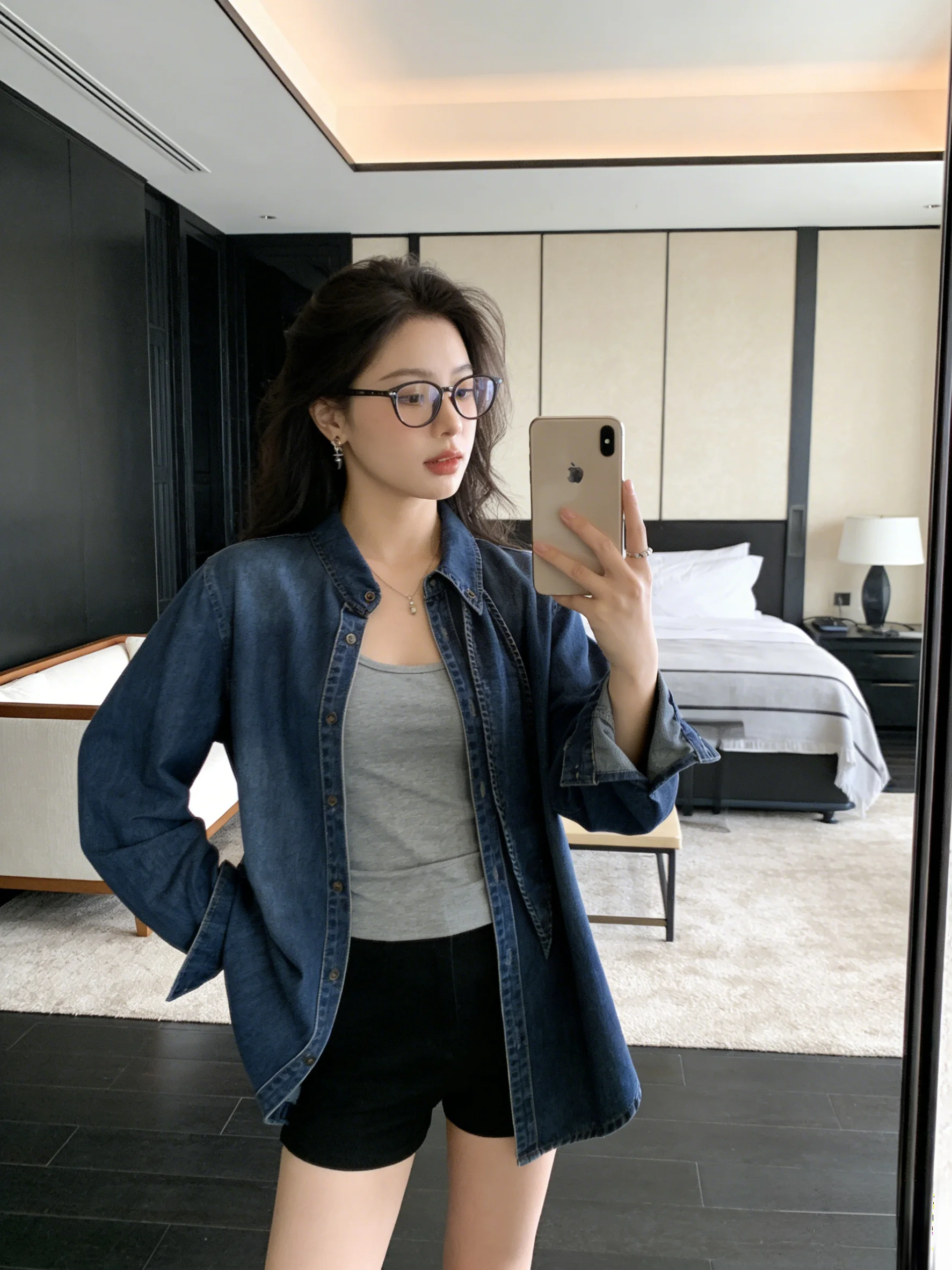 Ретро-рубашка из денима в корейском стиле с длинным рукавом, повседневная женская верхняя одежда с поясом, глубокий цвет, свободный крой в гонконгском стиле, весенняя коллекция
Ретро-рубашка из денима в корейском стиле с длинным рукавом, повседневная женская верхняя одежда с поясом, глубокий цвет, свободный крой в гонконгском стиле, весенняя коллекция