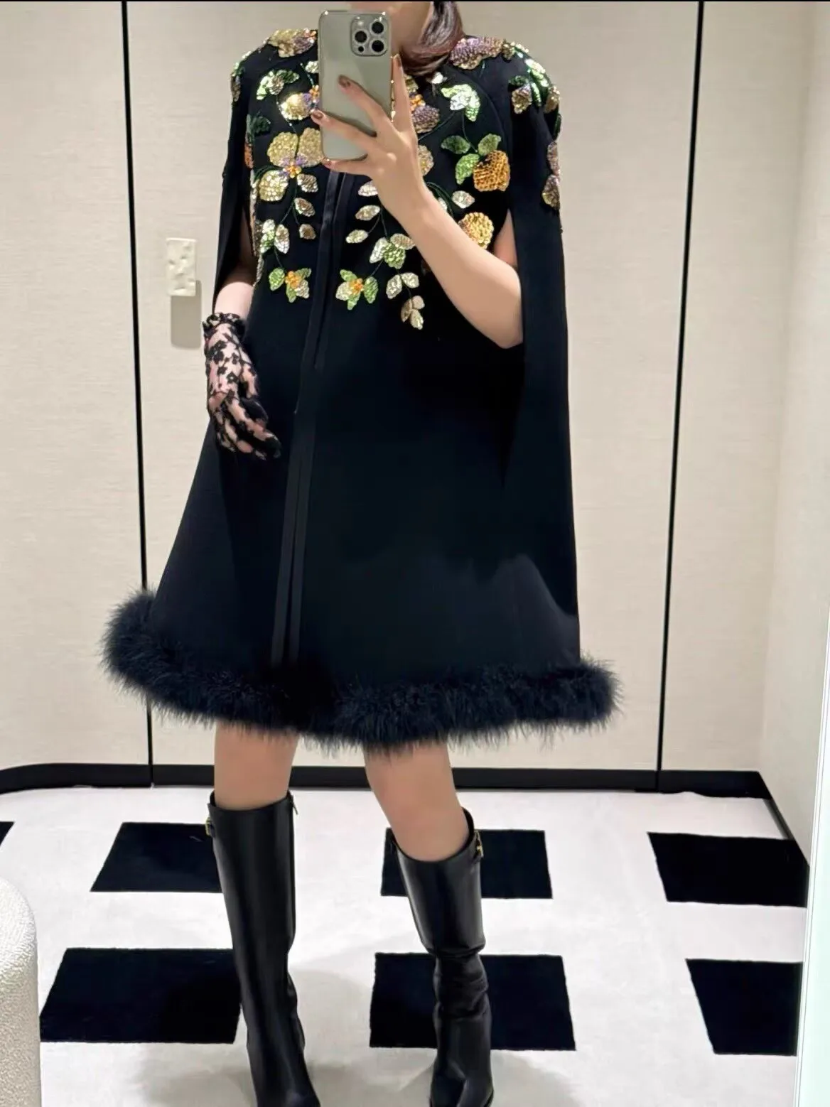 2026 New Autumn Luxury Sequined Embroidered Cloak Coat Fashion Ladies Patchwork Feathers Black Shawl Jacket
2026 New Autumn Luxury Sequined Embroidered Cloak Coat Fashion Ladies Patchwork Feathers Black Shawl Jacket