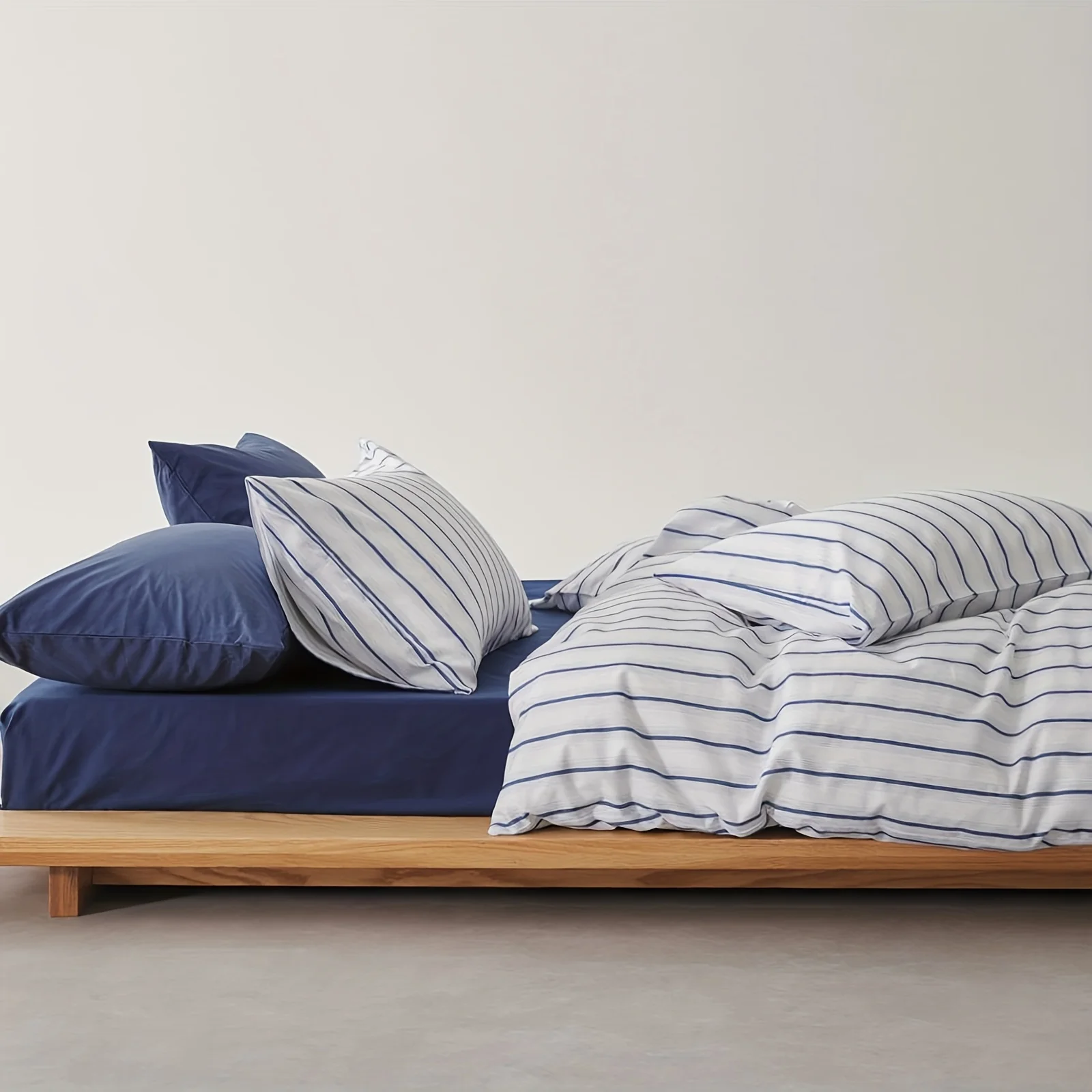 Cotton Fabric Blue Striped Printed Duvet Cover Three-Piece Set (2 Pillowcases + 1 Duvet Cover) Without Pillow Inserts or Duvet I
Cotton Fabric Blue Striped Printed Duvet Cover Three-Piece Set (2 Pillowcases + 1 Duvet Cover) Without Pillow Inserts or Duvet I
