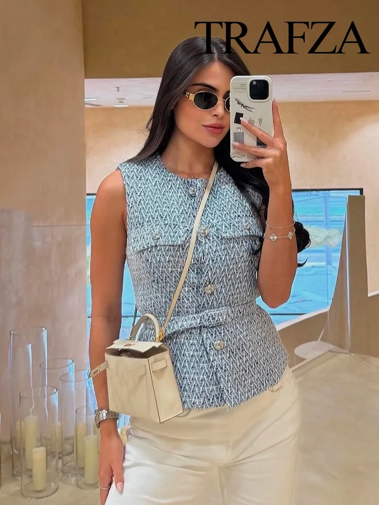 TRAFZA Women New Fashion Crew Neck Solid Textured Sleeveless Tops Female Elegant Metal Buckle Casual Belt High Street Vest Tops
TRAFZA Women New Fashion Crew Neck Solid Textured Sleeveless Tops Female Elegant Metal Buckle Casual Belt High Street Vest Tops