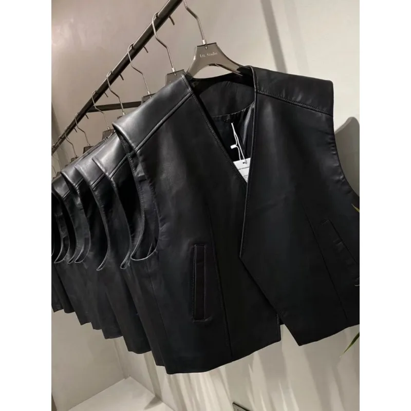 2025 Loose Vest Jacket for Women in Autumn Fashion Layered Vest Horse Clip Casual Versatile Solid Color Cardigan
2025 Loose Vest Jacket for Women in Autumn Fashion Layered Vest Horse Clip Casual Versatile Solid Color Cardigan