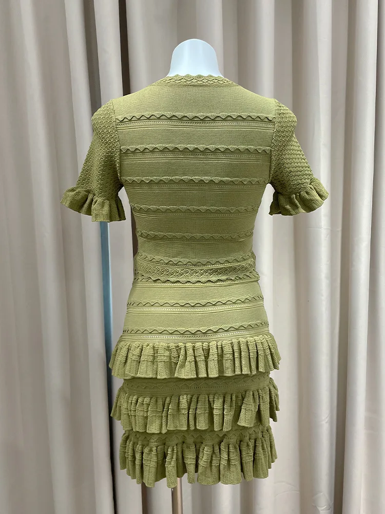 Women's green knitted two-piece suit with short-sleeved cardigan or slim-fit ruffled skirt
Women's green knitted two-piece suit with short-sleeved cardigan or slim-fit ruffled skirt