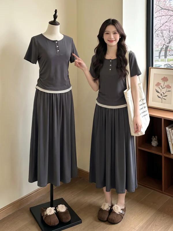 plus Size Women's Summer Fashion Set Grey Short Sleeve Pear Shape Slimming Illusion Two Piece Suit Casual Comfortable T-Shirt
plus Size Women's Summer Fashion Set Grey Short Sleeve Pear Shape Slimming Illusion Two Piece Suit Casual Comfortable T-Shirt