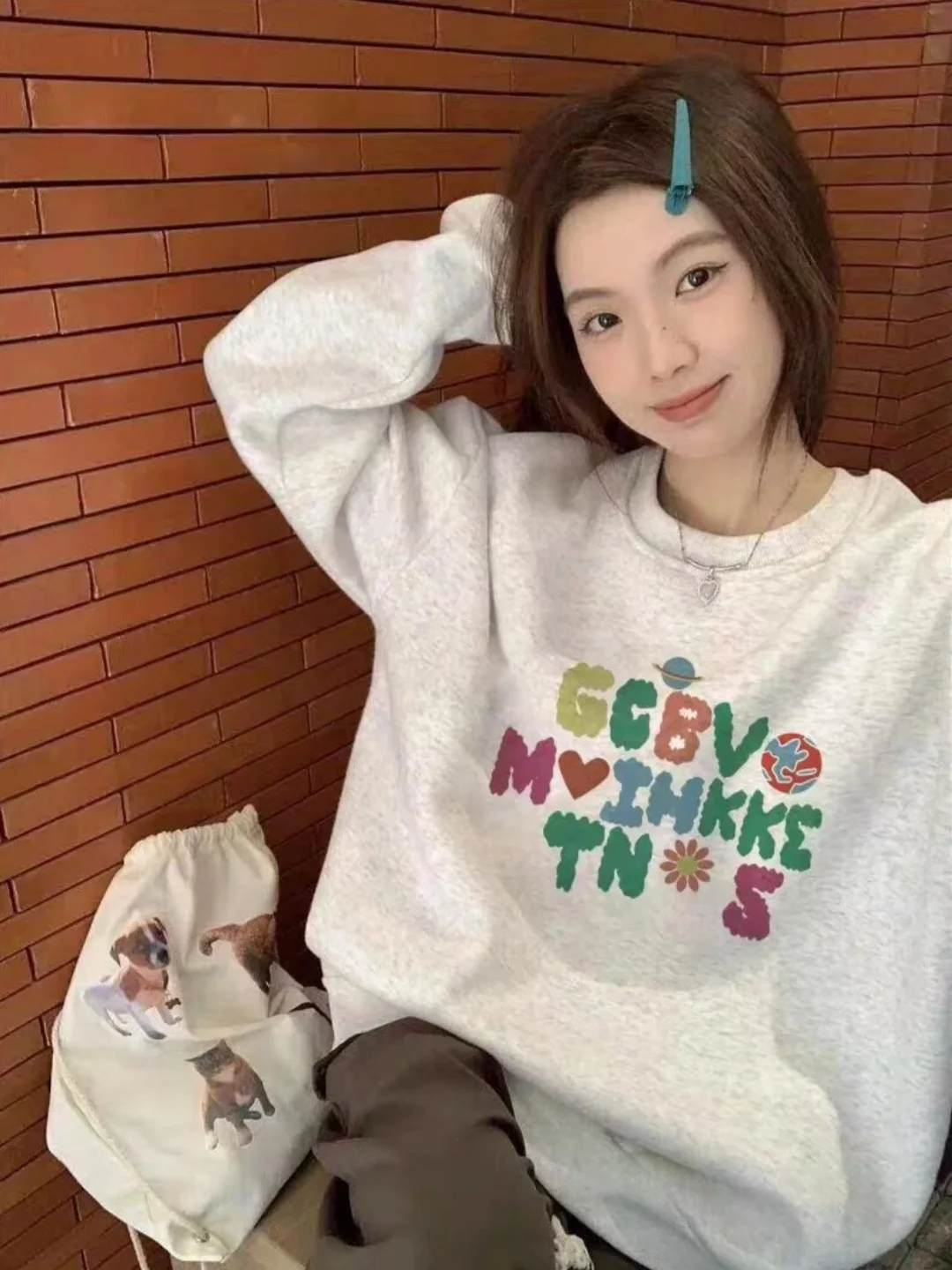 Women's round Neck Fleece Lined Sweatshirt Casual Loose Fit American Style White Grey Color Block Autumn New Arrival
Women's round Neck Fleece Lined Sweatshirt Casual Loose Fit American Style White Grey Color Block Autumn New Arrival