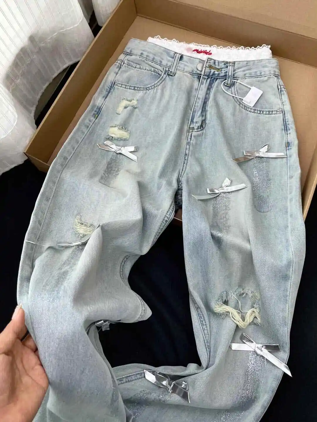 Women's Blue Y2k Baggy Bow Ripped Jeans Harajuku Vintage Denim Trousers Japanese 2000s Style Hip Hop Grunge Jeans Pants Clothes
Women's Blue Y2k Baggy Bow Ripped Jeans Harajuku Vintage Denim Trousers Japanese 2000s Style Hip Hop Grunge Jeans Pants Clothes