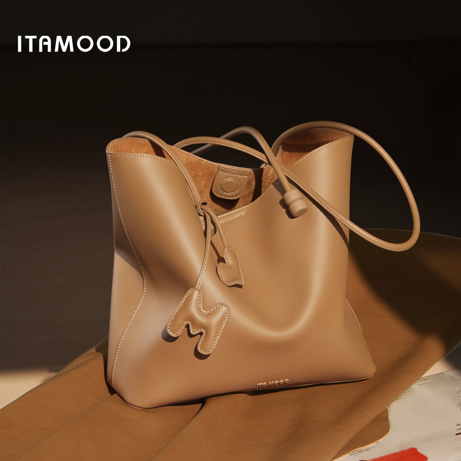 ITAMOOD Premium Large-Capacity Nested Bag Luxury Shoulder Bag with Adorable Pendant Genuine Leather Women's Bucket Bag
ITAMOOD Premium Large-Capacity Nested Bag Luxury Shoulder Bag with Adorable Pendant Genuine Leather Women's Bucket Bag