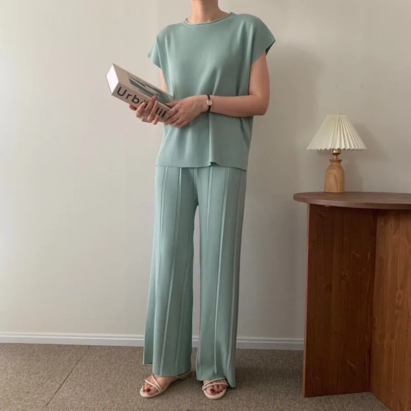 Korean Fashion O-neck Loose Bat Sleeve Knitted 2-piece Set for Spring/Summer Women's Sets New Pleated Casual Wide Leg Pants Set
Korean Fashion O-neck Loose Bat Sleeve Knitted 2-piece Set for Spring/Summer Women's Sets New Pleated Casual Wide Leg Pants Set