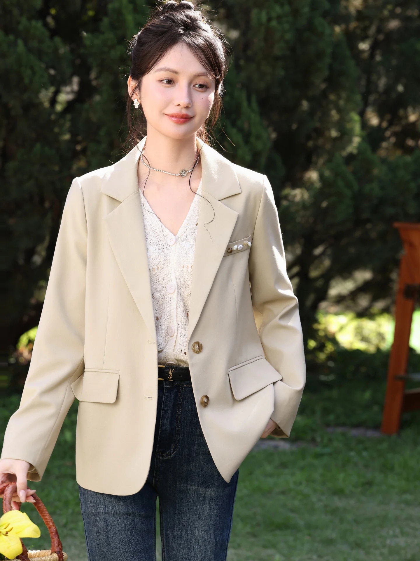 Elegant Khaki Women's Suit Jacket by Lu Xiang Nan Commute Style High End Feel Spring New Arrival Long Sleeve Business Wear
Elegant Khaki Women's Suit Jacket by Lu Xiang Nan Commute Style High End Feel Spring New Arrival Long Sleeve Business Wear