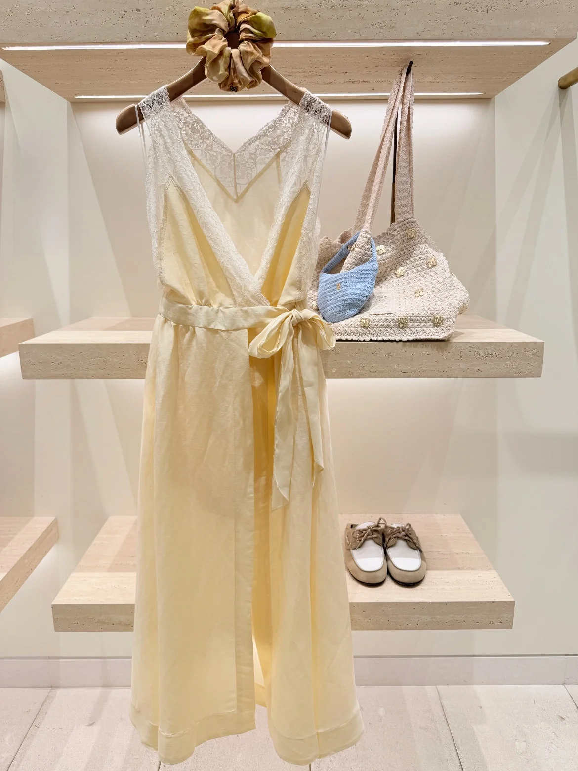HEIDD Summer Vacation Style Long Lace Patchwork Sleeveless Dress French Style Waist Cinched V Neck Gown for Women
HEIDD Summer Vacation Style Long Lace Patchwork Sleeveless Dress French Style Waist Cinched V Neck Gown for Women