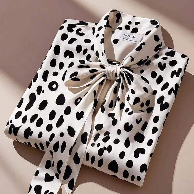 Ladies Korean Lacing Satin V-neck Long Sleeve Blouse Spring Summer Fashionable Leopard Shirts Women Clothes Fashion Bow Top Tee
Ladies Korean Lacing Satin V-neck Long Sleeve Blouse Spring Summer Fashionable Leopard Shirts Women Clothes Fashion Bow Top Tee