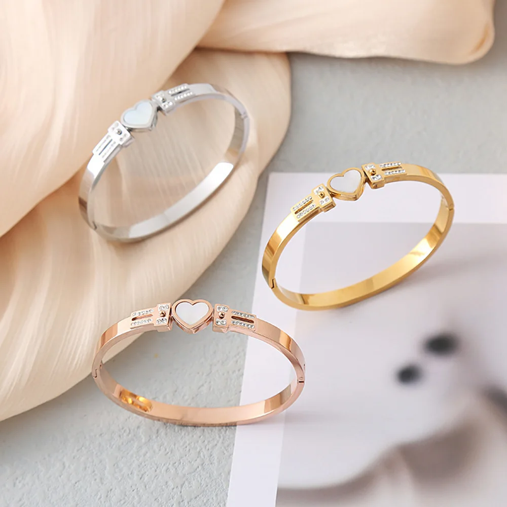 New heart-shaped white shell symmetrical bracelet, stainless steel 18K gold-plated double nail diamond-set bracelet, couple gift
New heart-shaped white shell symmetrical bracelet, stainless steel 18K gold-plated double nail diamond-set bracelet, couple gift