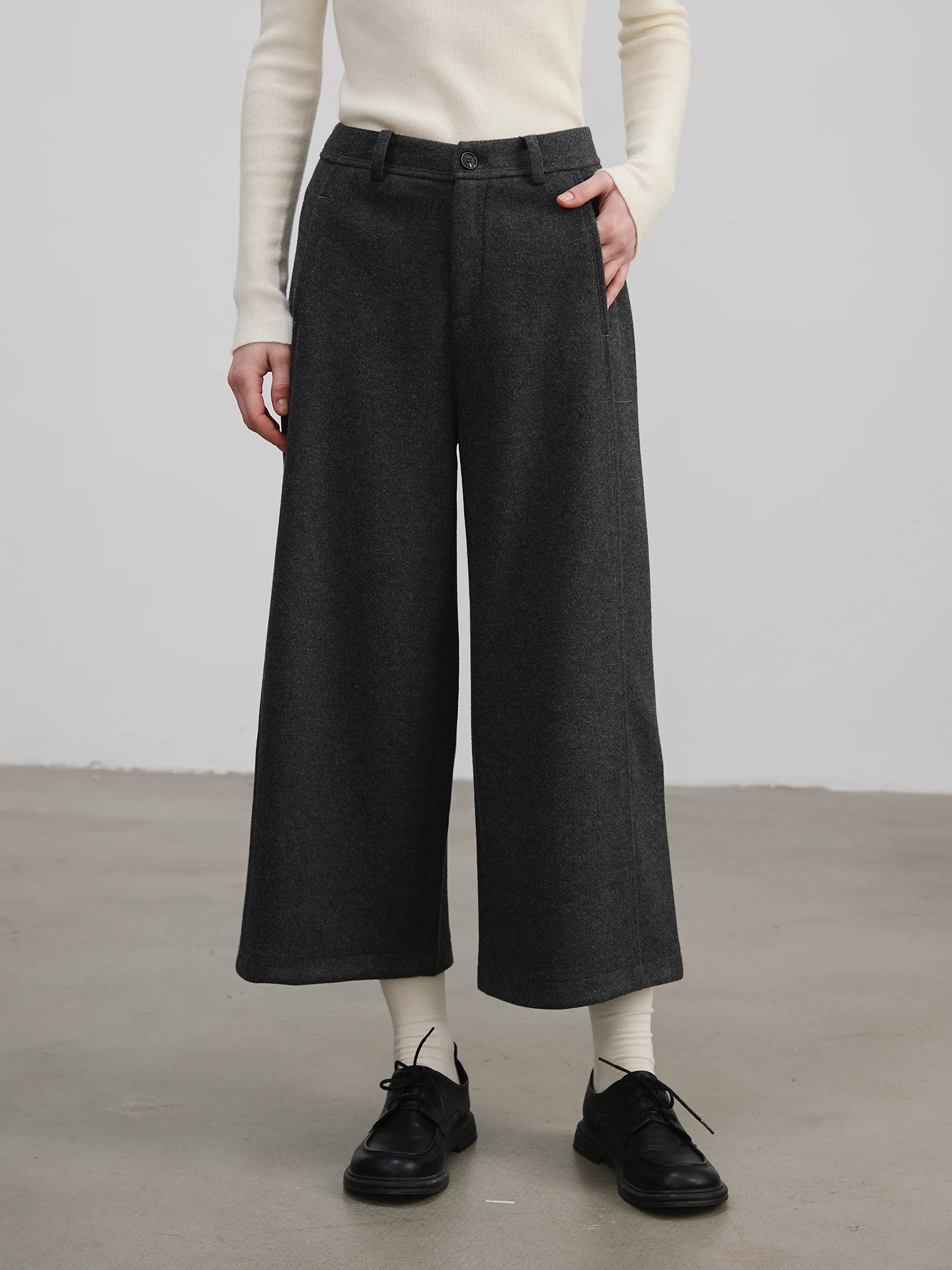 Широкие брюки с высокой талией из шелково-шерстяной смеси, модные осенне-зимние женские повседневные брюки
Широкие брюки с высокой талией из шелково-шерстяной смеси, модные осенне-зимние женские повседневные брюки