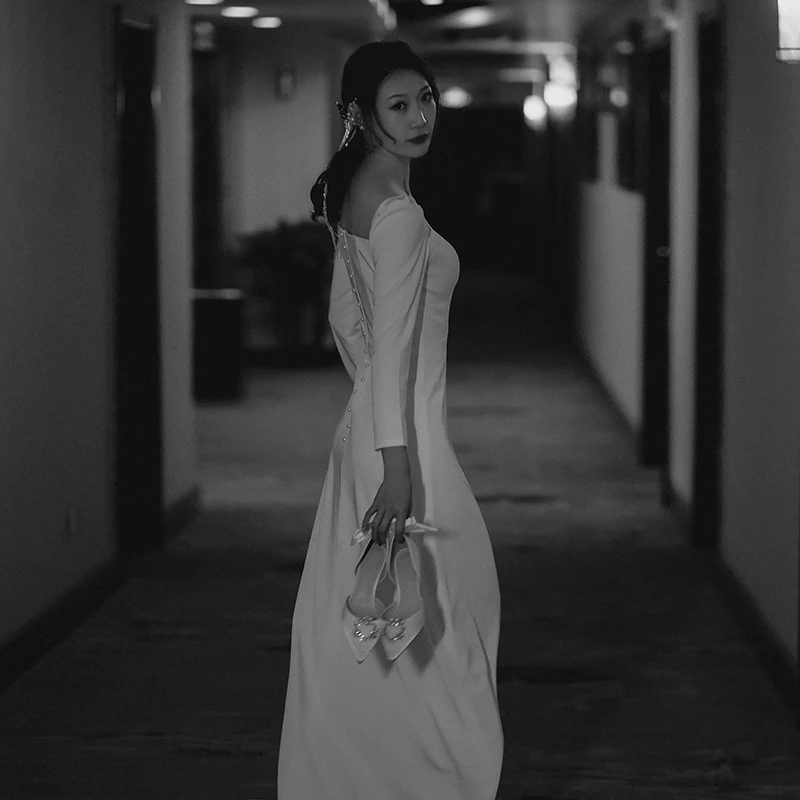 Winter Long Sleeve Lightweight Wedding Dress 2026 New Simple Elegance Bride Gown Forest System White Silk Face Ceremony Dress
Winter Long Sleeve Lightweight Wedding Dress 2026 New Simple Elegance Bride Gown Forest System White Silk Face Ceremony Dress