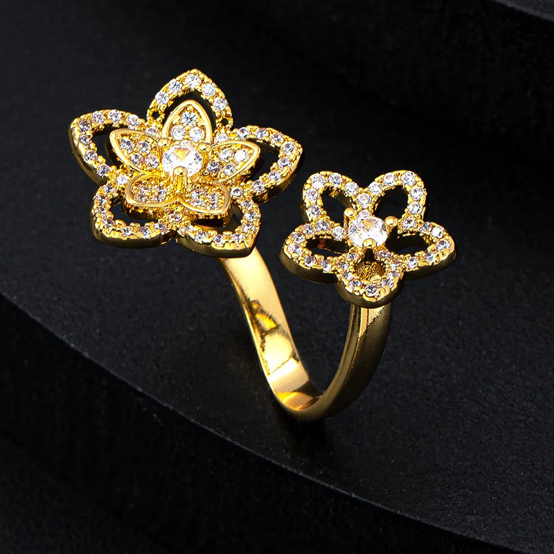 18K Gold-Plated Brass Ring Inlaid with Zircons - Hollowed-Out Camellia Design with Zircon Flower Ring for Women M136
18K Gold-Plated Brass Ring Inlaid with Zircons - Hollowed-Out Camellia Design with Zircon Flower Ring for Women M136